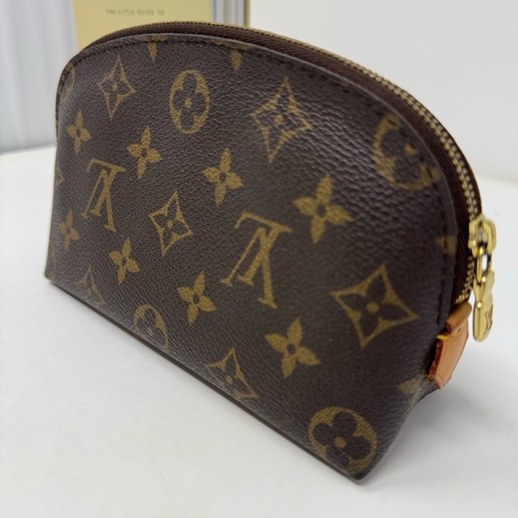 💯 Authentic LOUIS VUITTON Monogram  Cosmetic Pouch - Picture 3 of 6